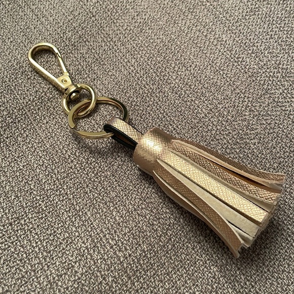NWOT Gold Tone Tassel Key Ring Key Chain Key Fob - Picture 4 of 4